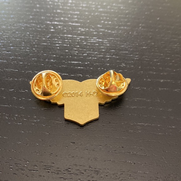 Harley-Davidson HOG Ladies of Harley 2022 Gold Pin - Picture 2 of 4